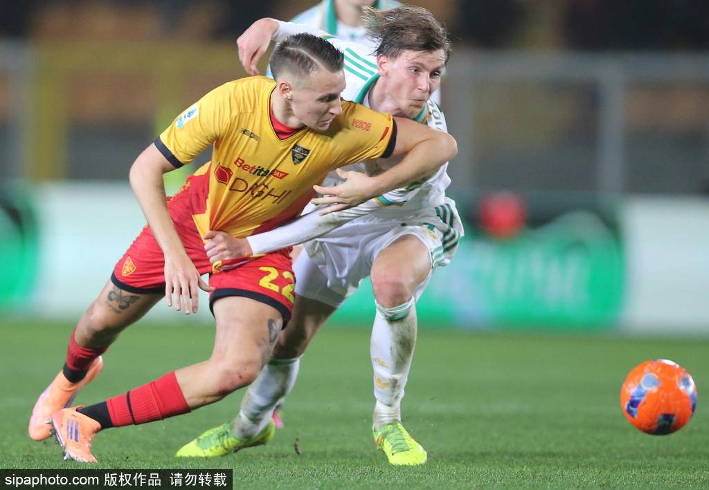 罗马签下荷兰锋线新星马伦:意甲豪门的进攻新武器